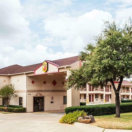 Super 8 By Wyndham Arlington East Hotel Buitenkant foto