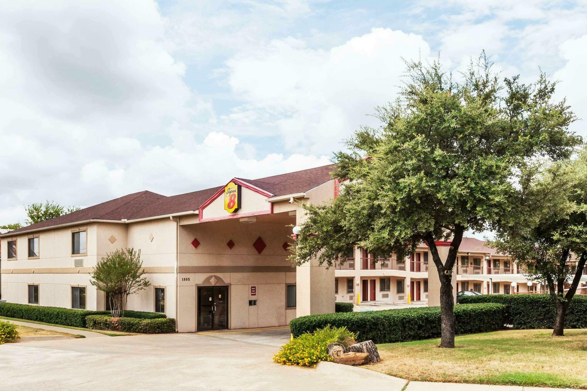 Super 8 By Wyndham Arlington East Hotel Buitenkant foto